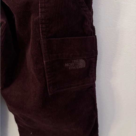 The North Face dark burgundy cargo corduroy pants Size 2 - Picture 4 of 9